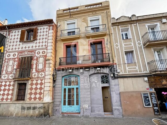 Edificio único con encanto histórico en el corazón de Molins de Rei