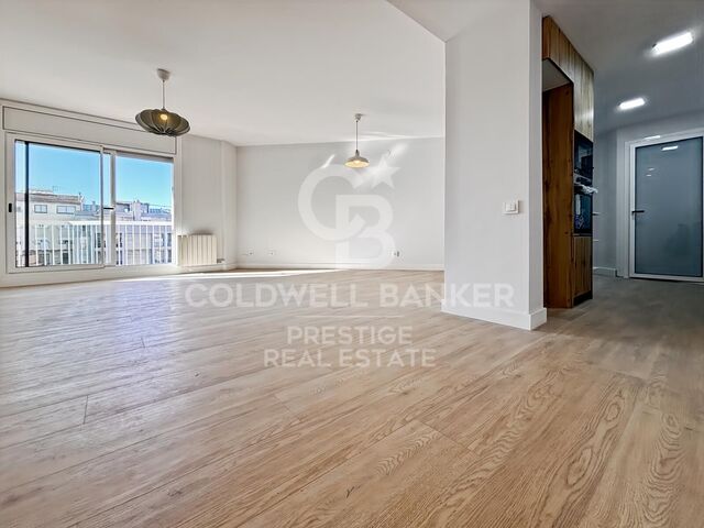 Newly Renovated Penthouse 8 Minutes from Passeig de Gràcia