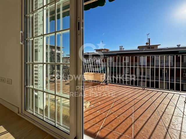 Renoviertes Penthouse mit Geräumigen Terrassen und Tageslicht im Eixample von Barcelona