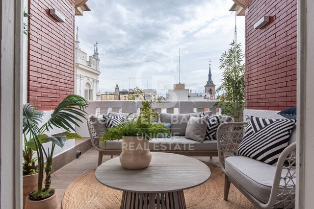 Fantastic penthouse with two brand new terraces in Opera