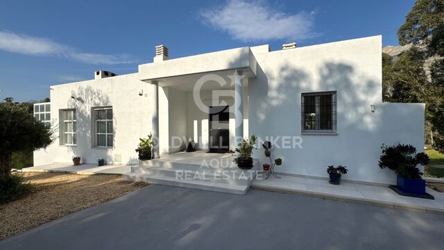 Villa 4 Schlafzimmer, 3 Stockwerke Verkauf Altea