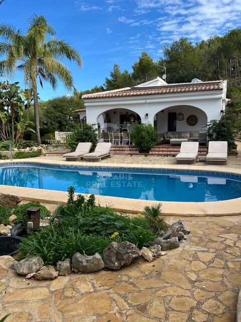 MAGNIFIQUE MAISON RÉNOVÉE À VENDRE PRÈS DE LA BARRACA AVEC PISCINE