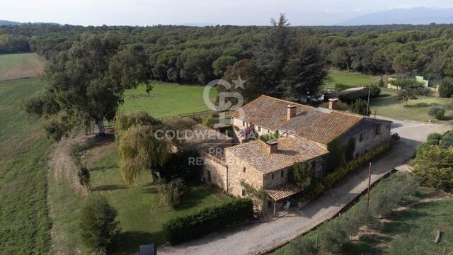 Authentic farmhouse of the s. XVI for sale in the municipality of Caldes de Malavella