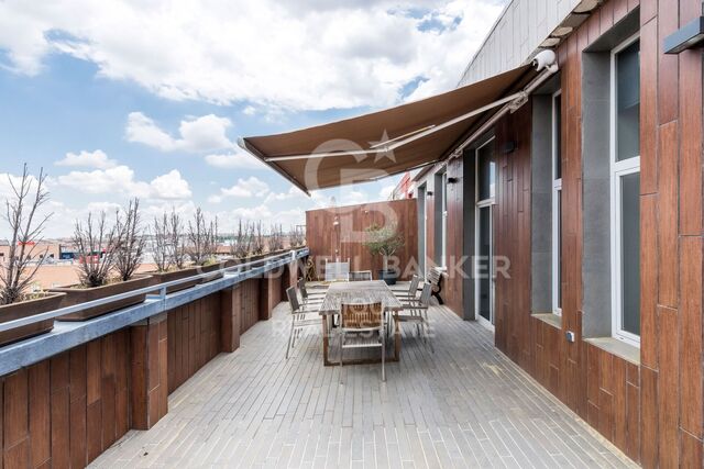 Fantástico espacio con terraza en zona emergente, ideal como inversión