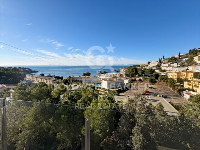 Casa reformada con vistas al mar a 200m de la playa en Roses