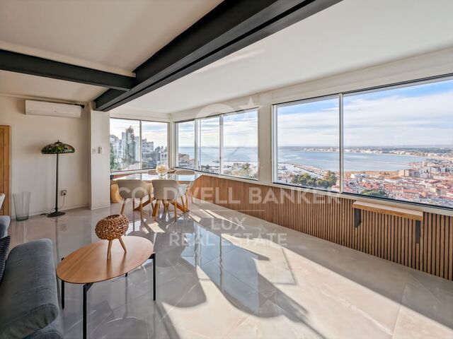 Luxury duplex with panoramic views of the Bay of Roses