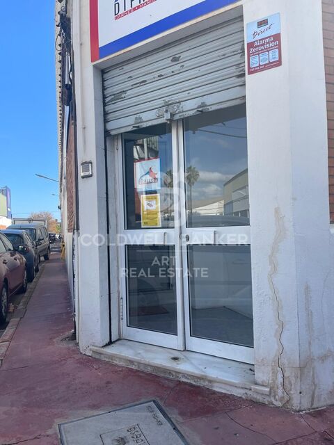 Venta de almacén en el Poligono La Azucarera, Málaga