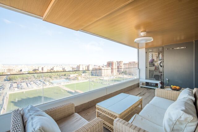 APARTMENT FOR SALE WITH A 44m2 TERRACE, COMMUNITY POOL, GARAGE, AND GARDENS.