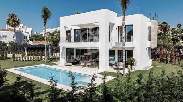 Modern luxury villa in El Campanario, Estepona