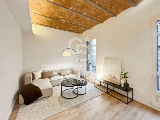 For sale refurbished flat in Eixample Izquierdo