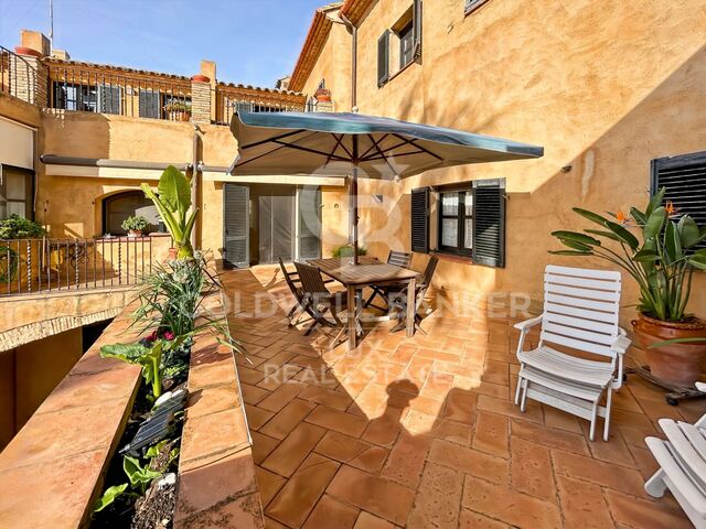 Elegante casa del siglo XVIII en venta en Castelló d'Empúries, Costa Brava