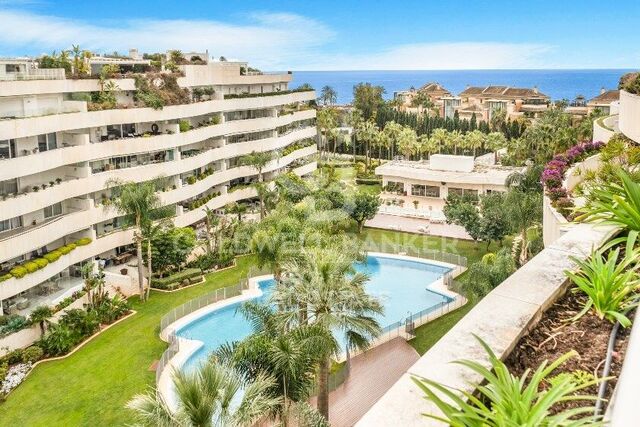 STYLISH DUPLEX PENTHOUSE IN PUERTO BANUS