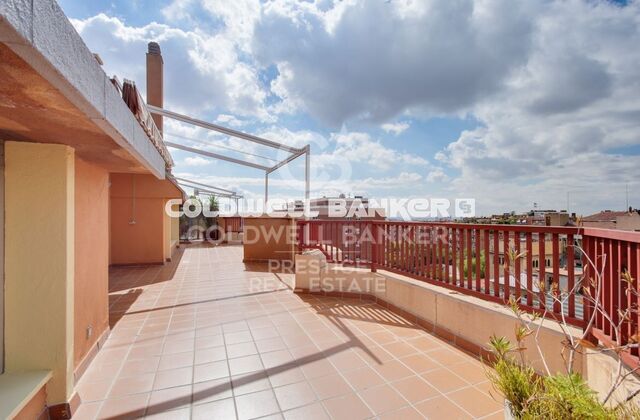 Penthouse with a large terrace and parking to rent