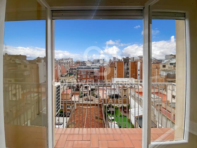 Appartement rénové avec vue dégagée près de la Plaza Molina