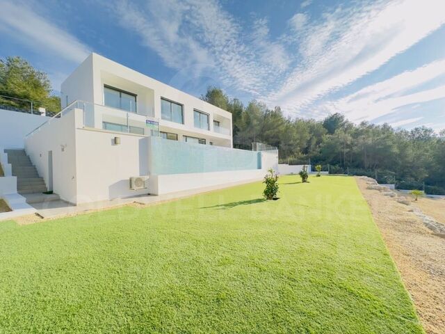 Exclusive Modern Villa with Infinity Pool and Panoramic Views