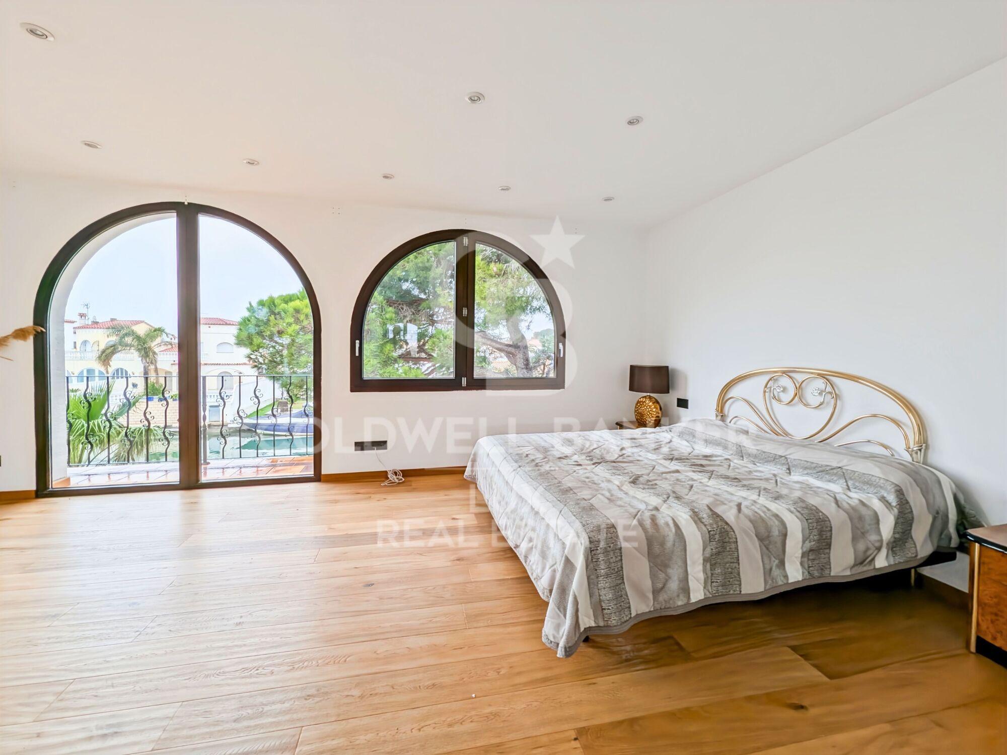 Villa con 30 m de amarre en canal ancho, Empuriabrava