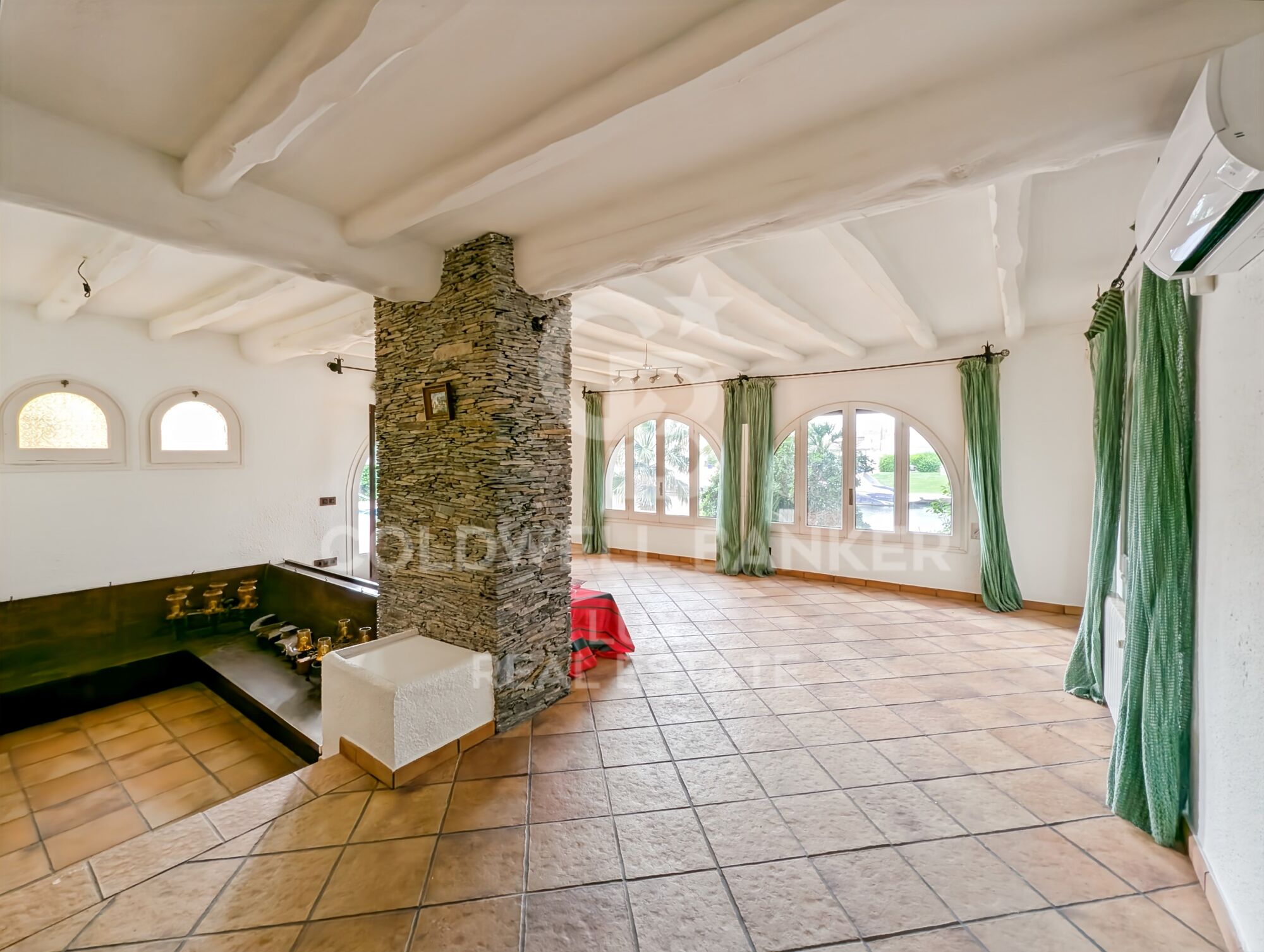 Villa con 30 m de amarre en canal ancho, Empuriabrava