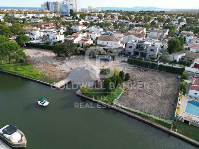 Parcela en Empuriabrava con 13.5m de amarre