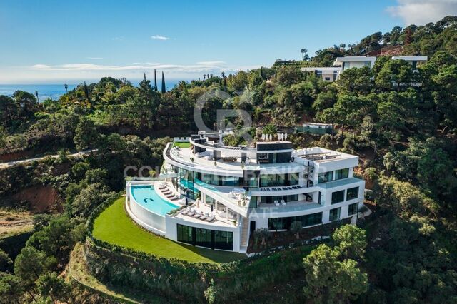 Excepcional villa única con vistas panorámicas despejadas en La Zagaleta