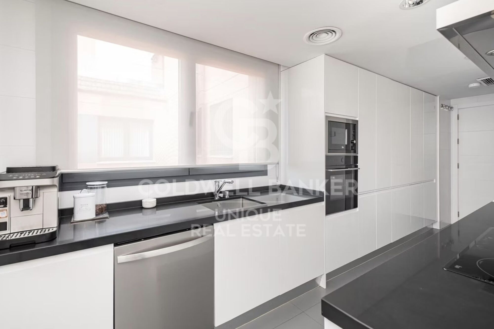 Penthouse in Plaza de Olavide with 4 bedrooms
