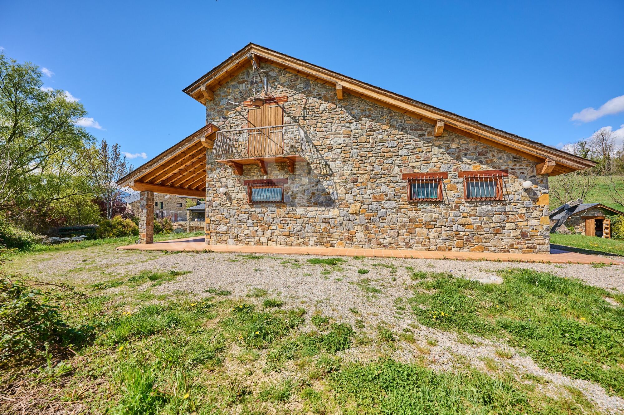 House 4 Bedrooms Sale Isòvol