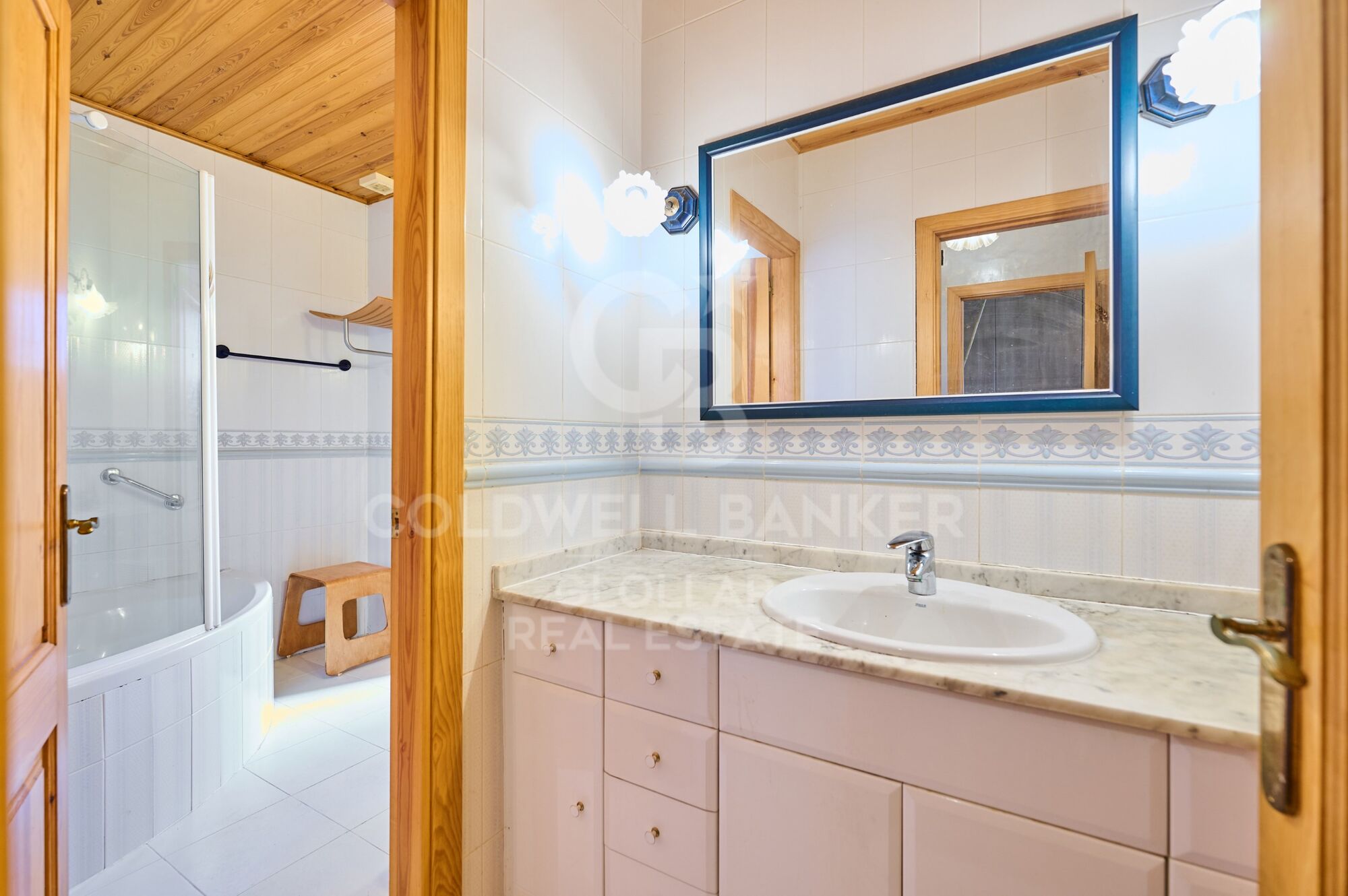 House 4 Bedrooms Sale Isòvol