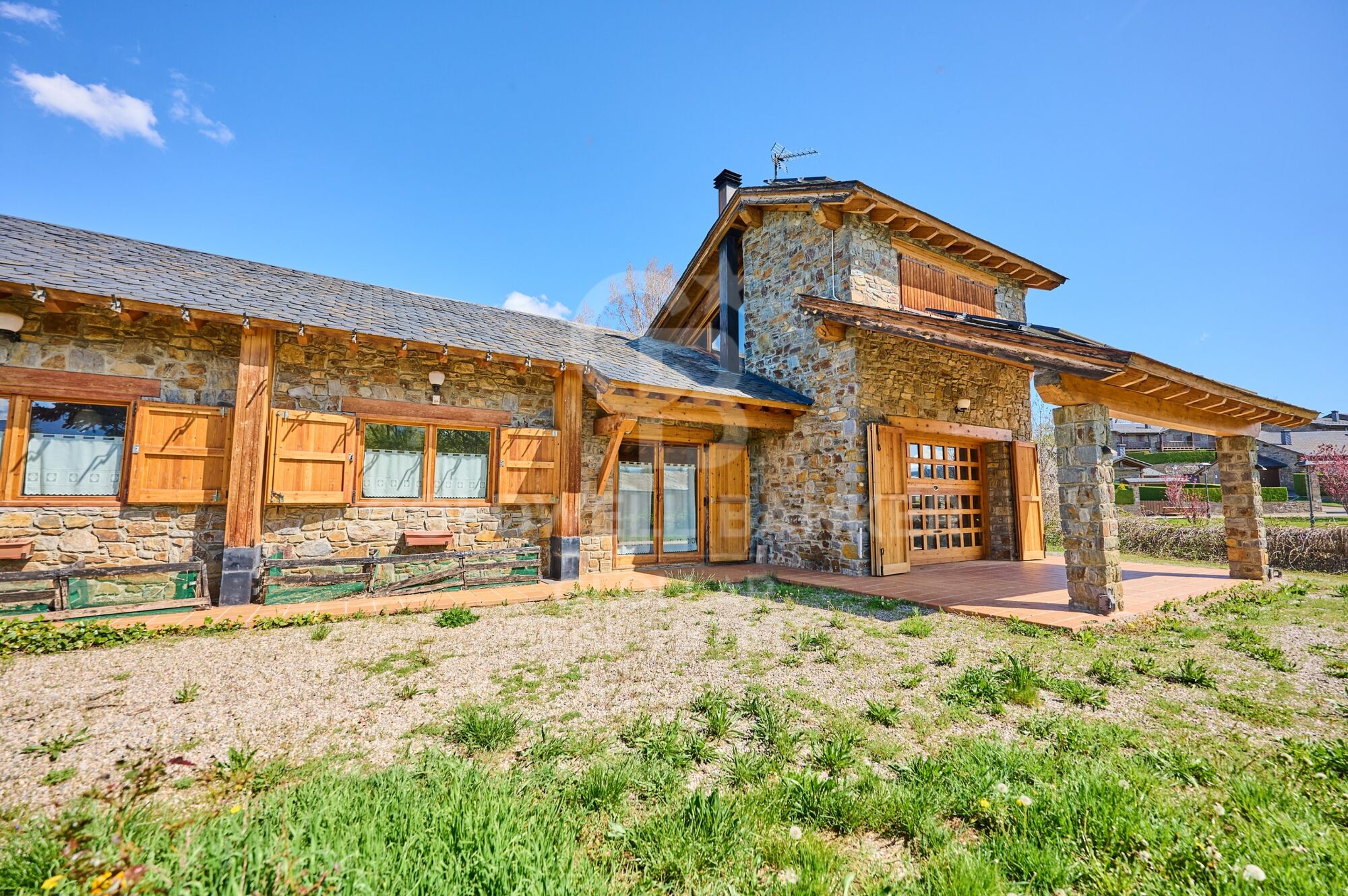 House 4 Bedrooms Sale Isòvol