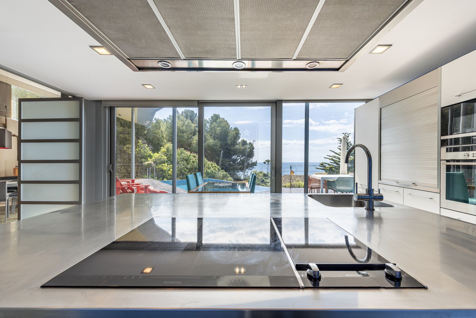 Contemporary villa with panoramic sea views in Tarragona