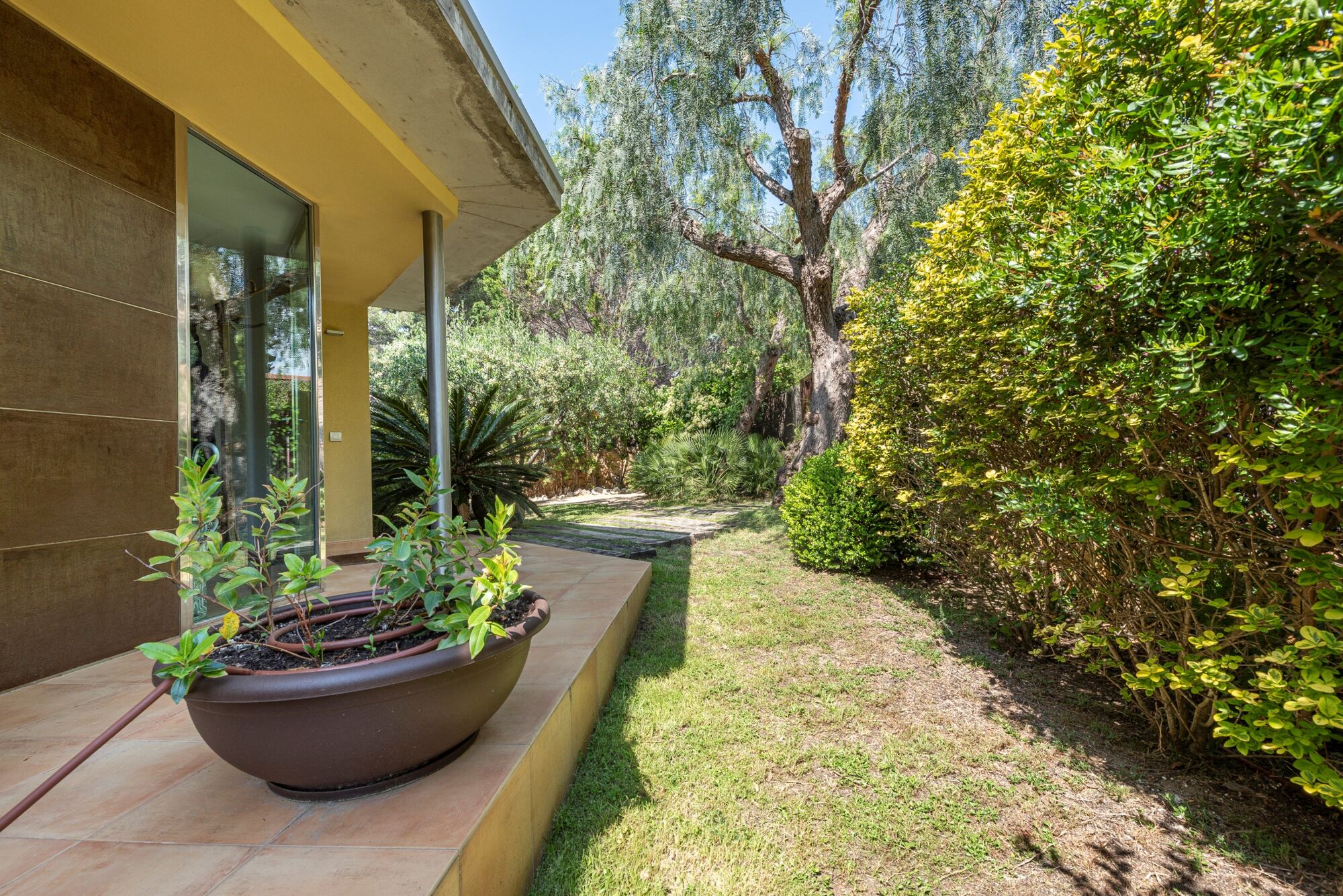 Contemporary villa with panoramic sea views in Tarragona