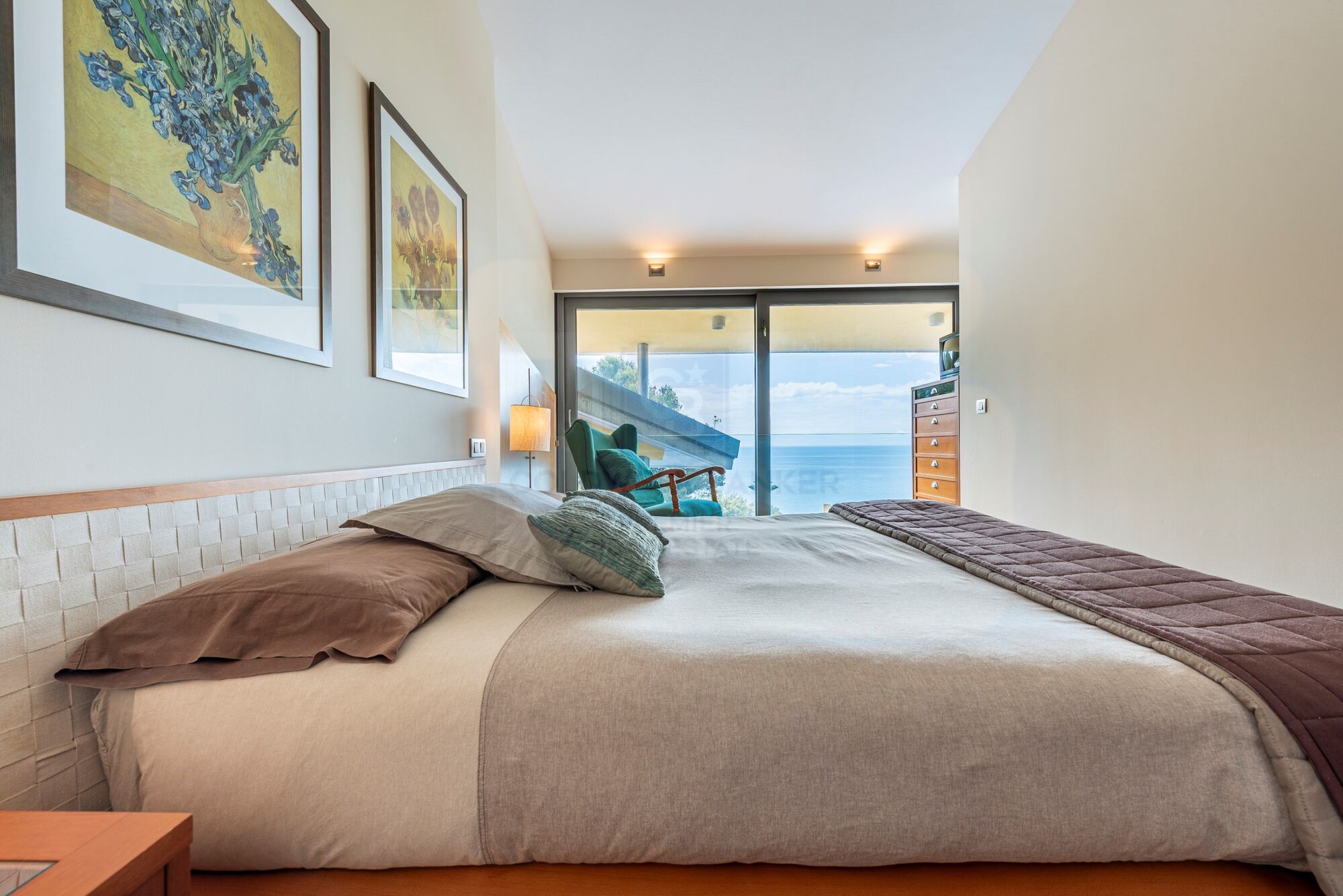 Contemporary villa with panoramic sea views in Tarragona