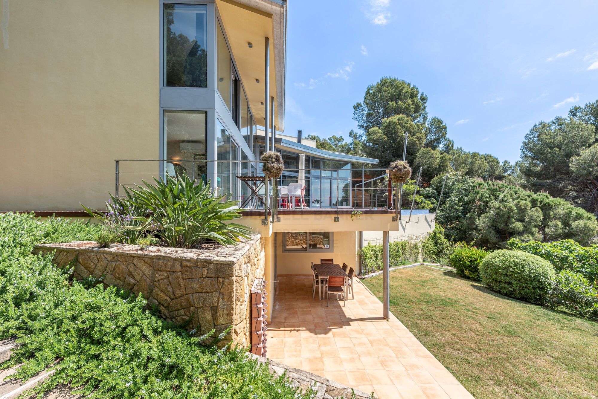 Contemporary villa with panoramic sea views in Tarragona