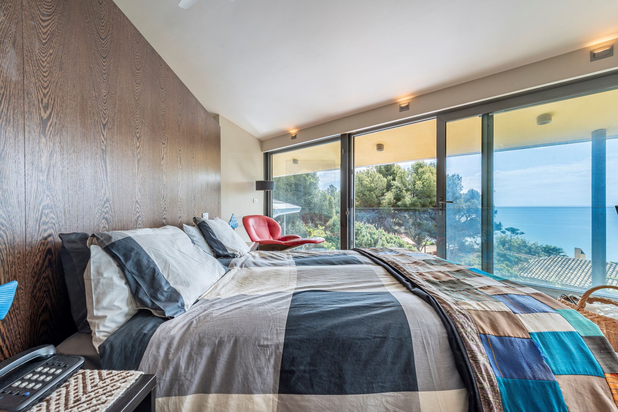 Contemporary villa with panoramic sea views in Tarragona