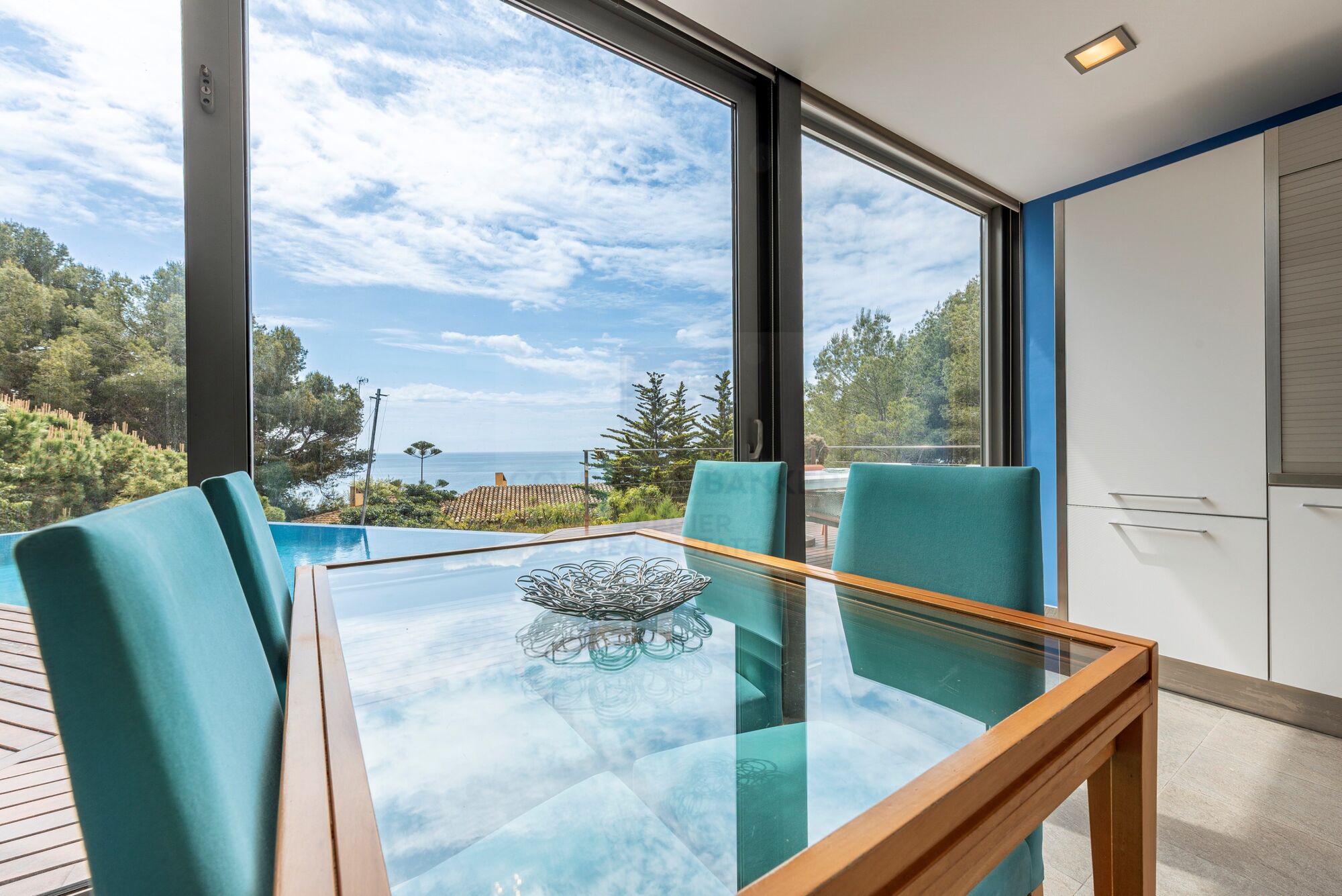 Contemporary villa with panoramic sea views in Tarragona