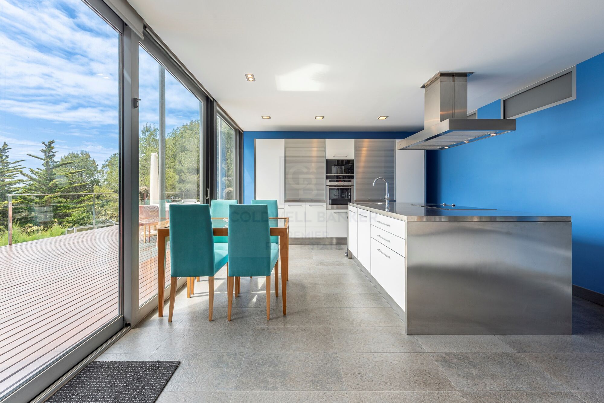 Contemporary villa with panoramic sea views in Tarragona