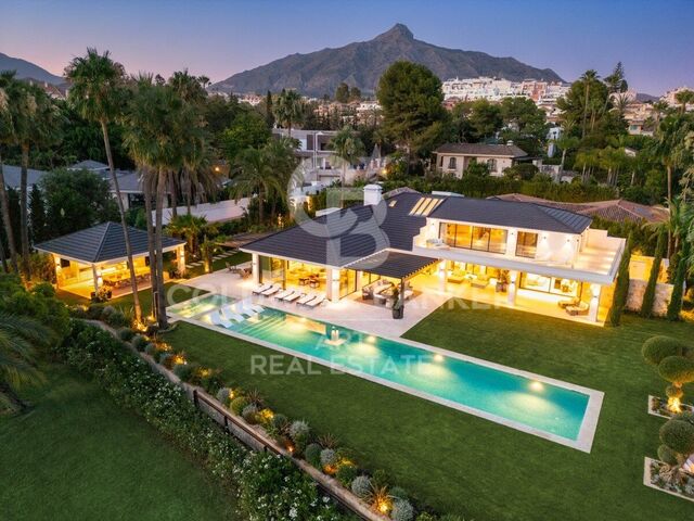 Atemberaubende Villa in erster Golflinie im Herzen von Nueva Andalucía, Marbella