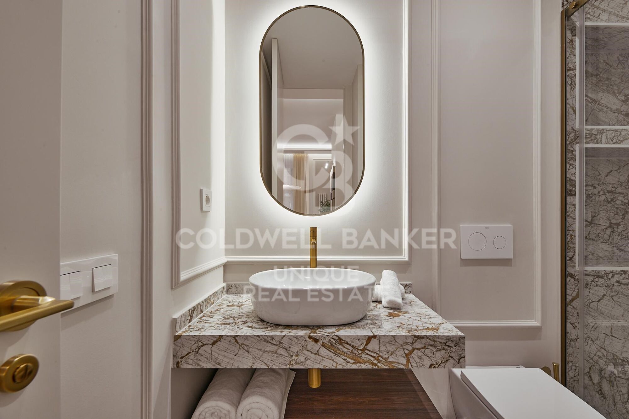 Brand new 3-bedroom, 4-balcony flat in Malasaña, Madrid