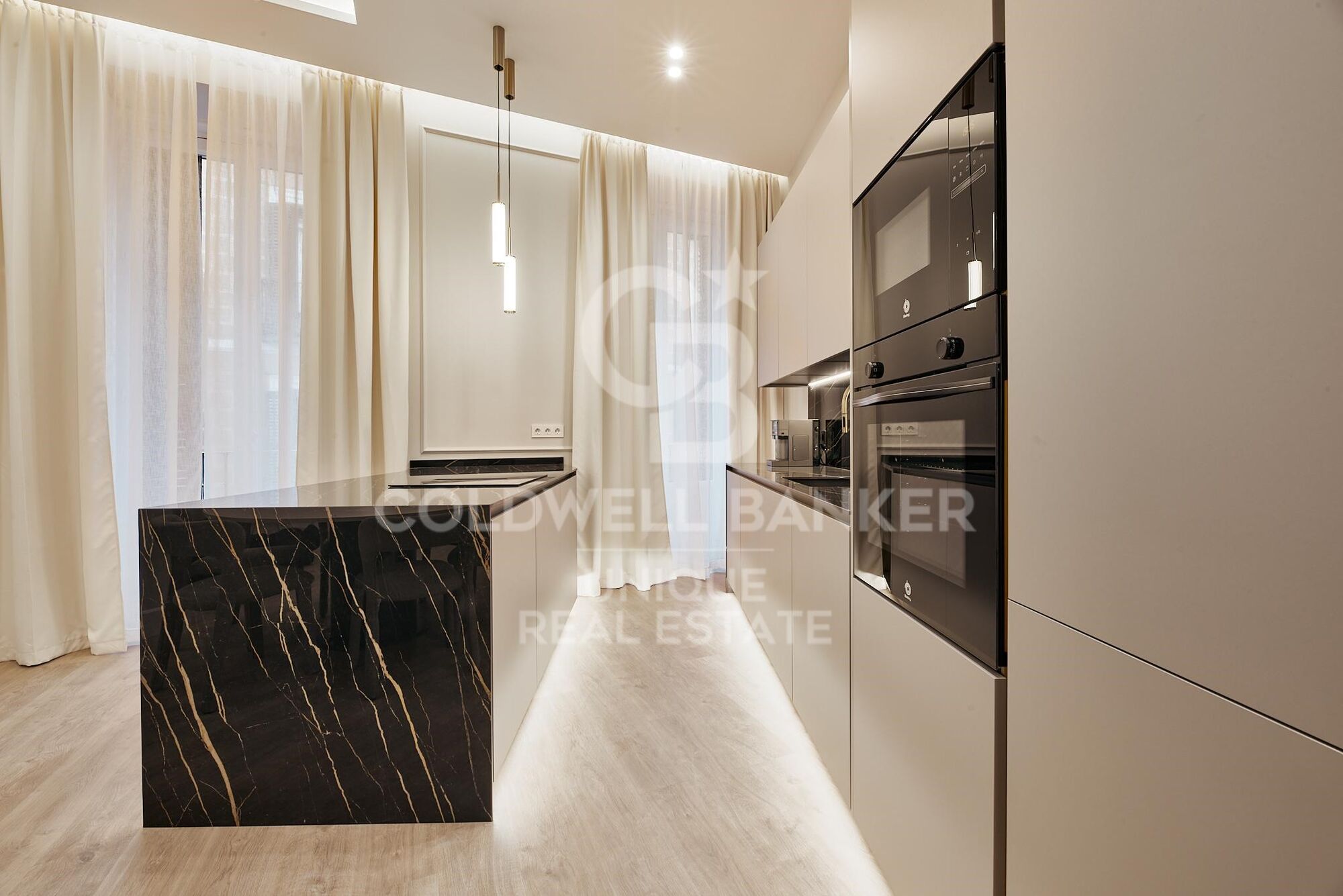 Brand new 3-bedroom, 4-balcony flat in Malasaña, Madrid