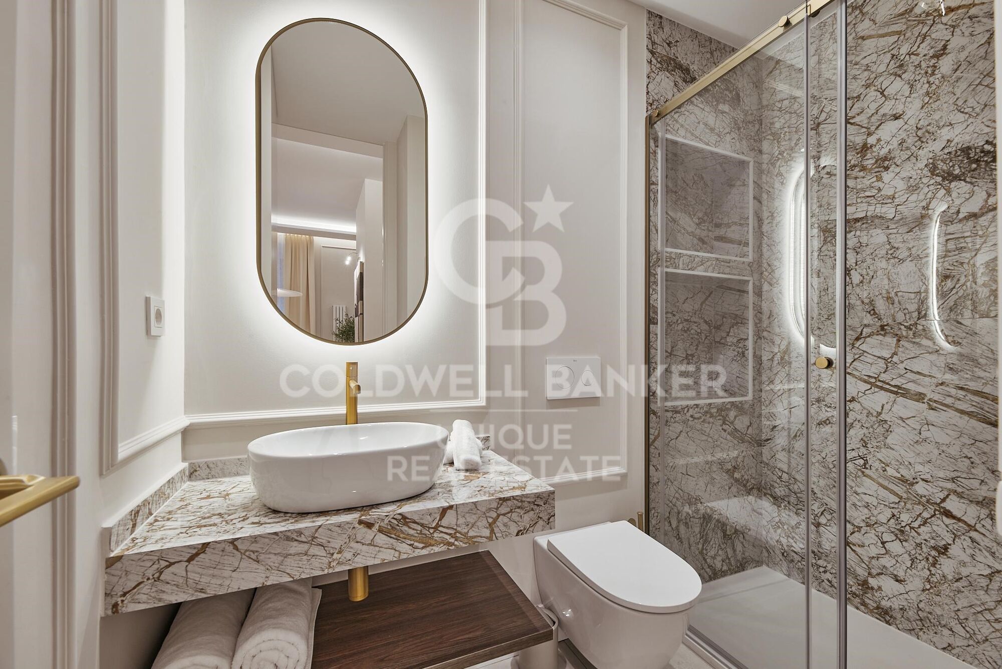 Brand new 3-bedroom, 4-balcony flat in Malasaña, Madrid