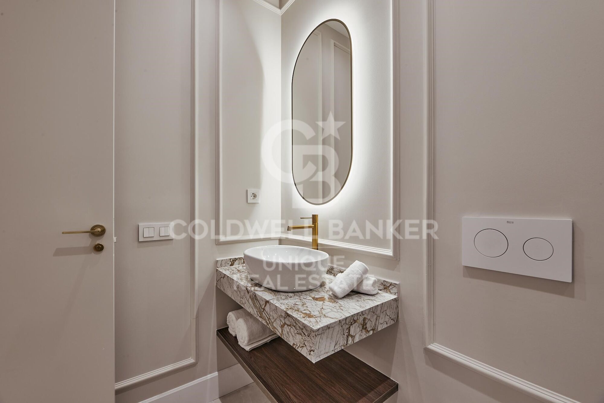 Brand new 3-bedroom, 4-balcony flat in Malasaña, Madrid