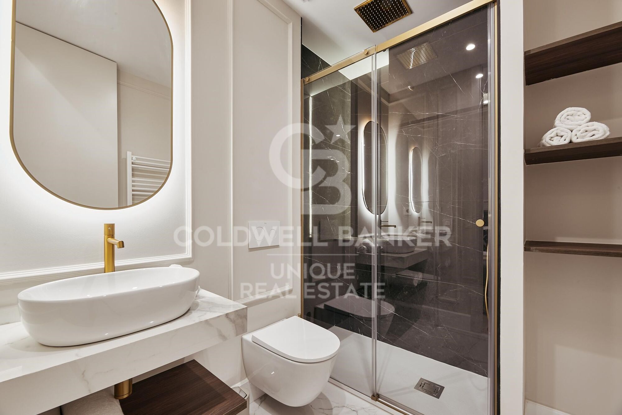 Brand new 3-bedroom, 4-balcony flat in Malasaña, Madrid