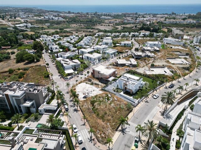 Amplia parcela de 1.118 m² en Cancelada, Estepona, Costa del Sol