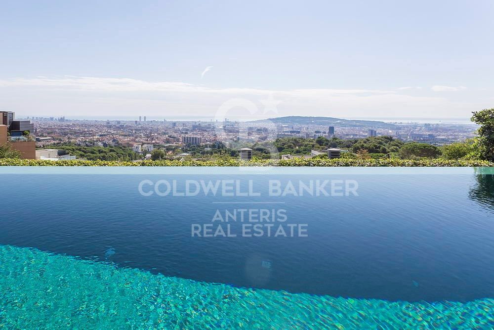 Stunning modern house with breathtaking panoramic views of the city