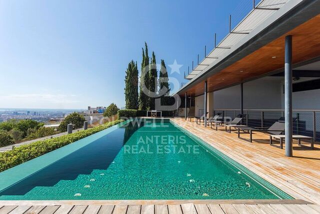 Espectacular casa moderna con fantásticas vistas panorámicas de la ciudad.