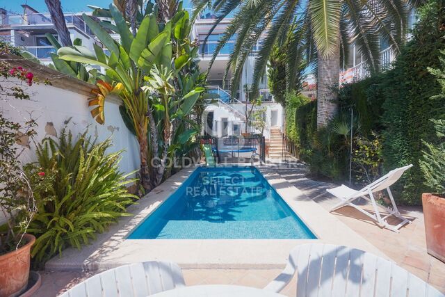 Adosado con vistas al mar con piscina y garaje en Palma - El Terreno.