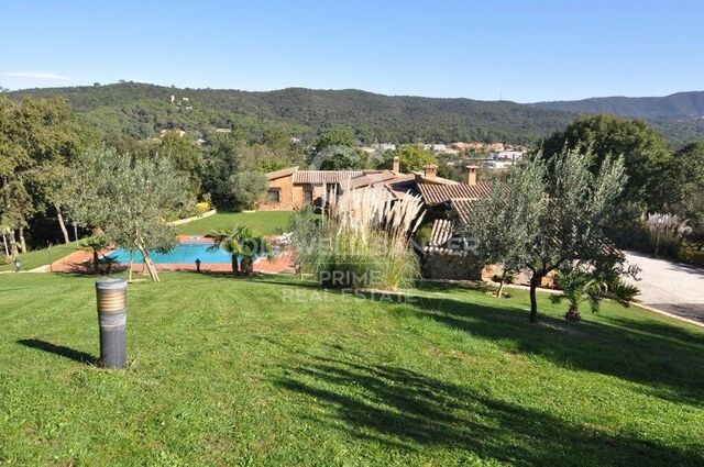 Exclusiva masía en venta situada en Santa Cristina d'Aro, Costa Brava