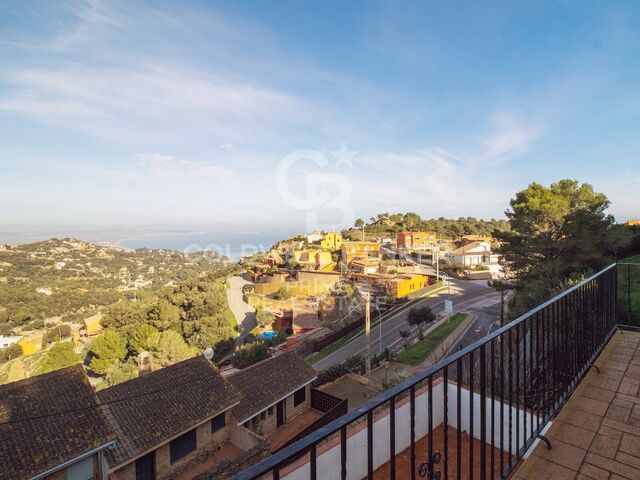 En vente, maison individuelle avec vues panoramiques sur la mer à Begur.