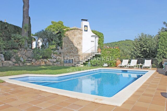 En venta villa de alto standing con vistas al mar en LLafranc, Costa Brava