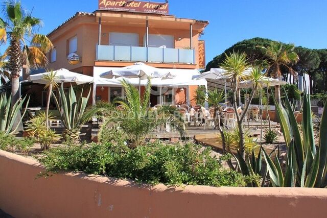 En vente, Aparthotel situé dans la zone de golf et de plage de Pals, sur la Costa Brava.