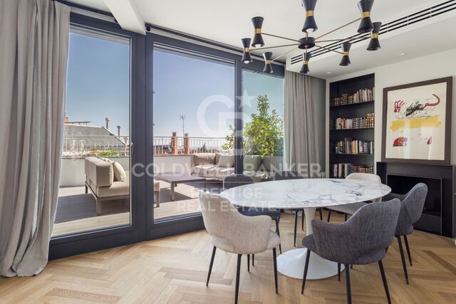 For sale penthouse with fantastic terrace and views in Sant Gervasi