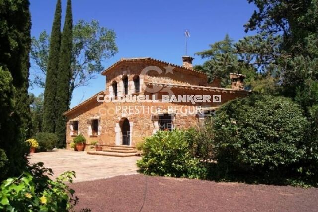 Exclusive Villa for sale located in the municipality of Caldes de Malavella province of Girona